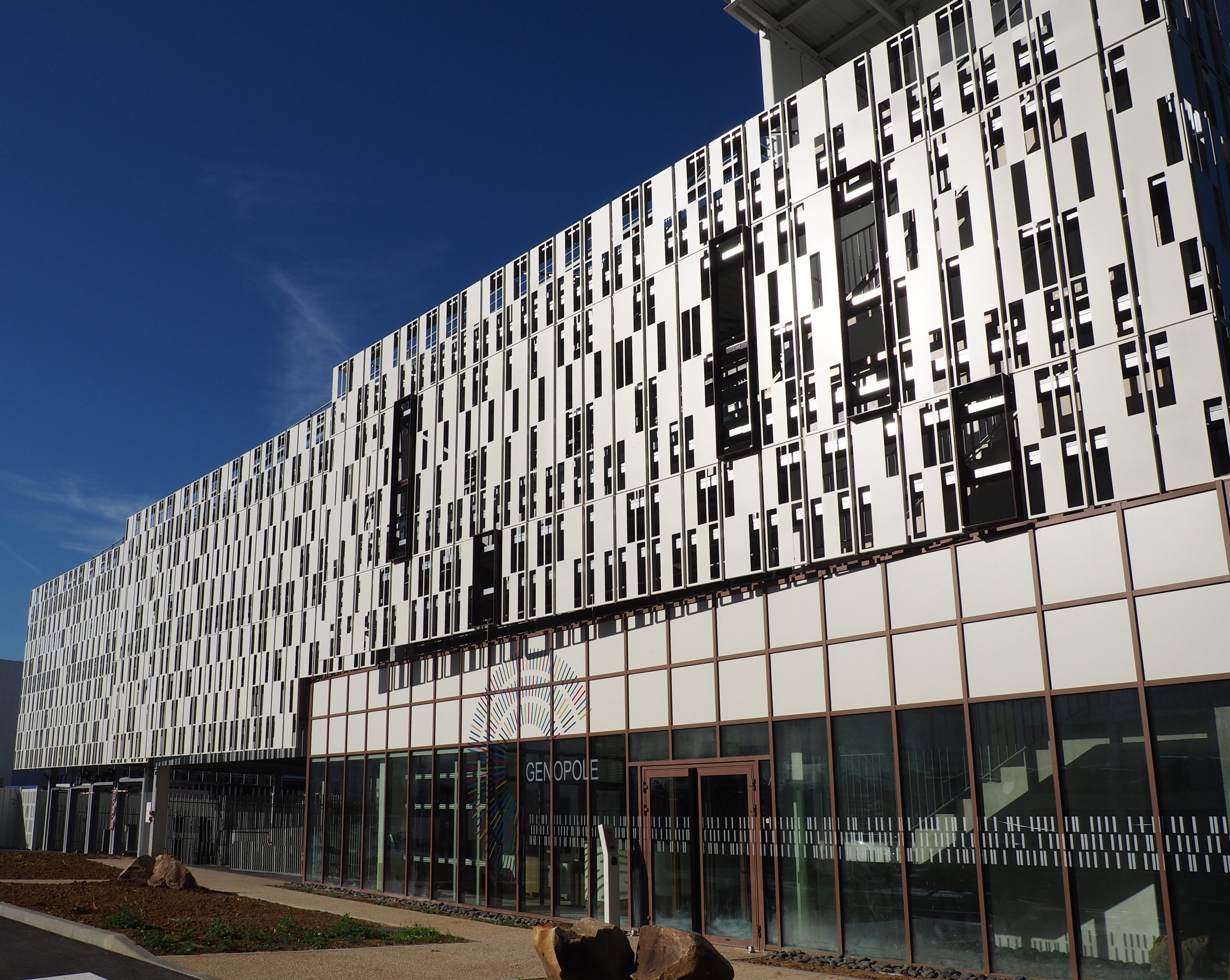 Parking en silo sur le Campus 1 du biocluster Genopole - SEM Genopole