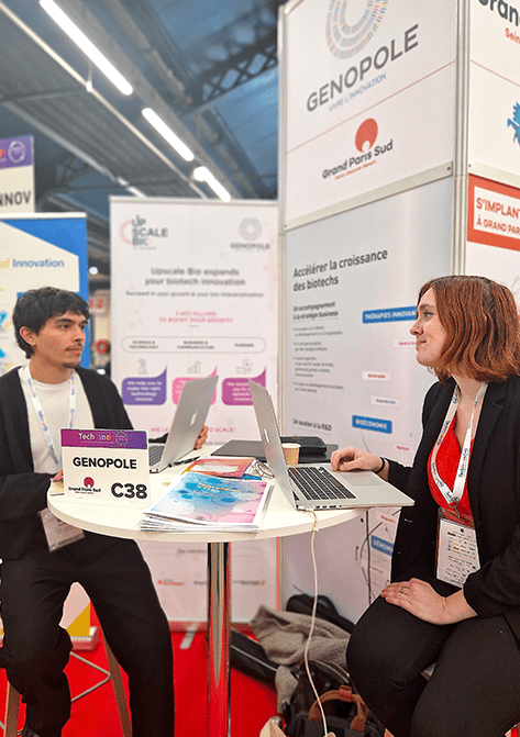 Justine et David sur le stand de Genopole lors de Techinnov 2025