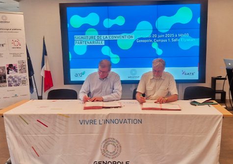 Philippe Aubry et Gilles Trystram lors de la signature de la convention de partenariat entre ARD et Genopole pour accélérer l'industrialisation des biotechs en France